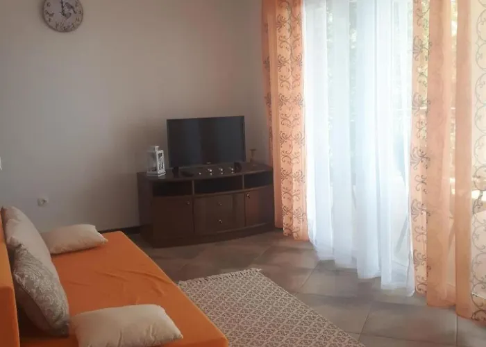 Charmante Adriana F By Interhome